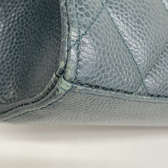 CHANEL Green Caviar Leather Shoulder Bag - Picture 12 of 13